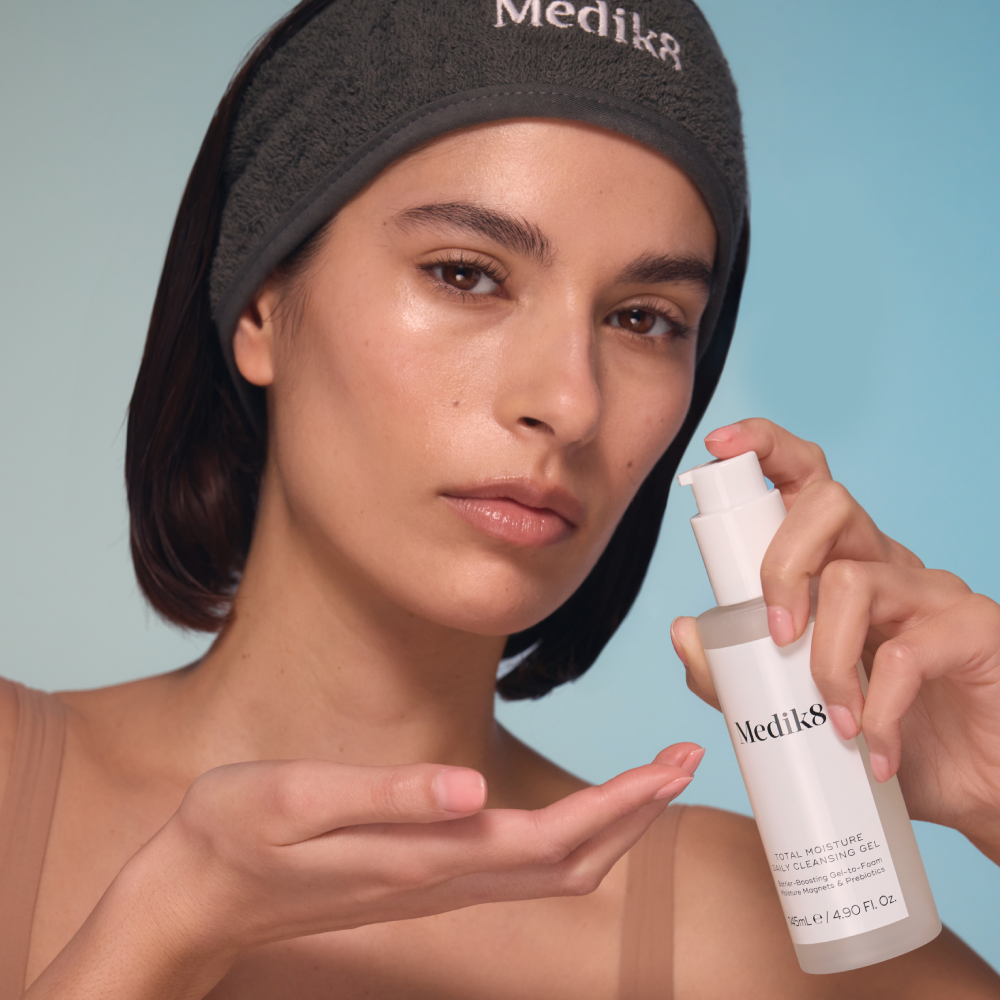 MEDIK8 Total Moisture Daily Cleansing Gel 145ml - Універсальний зволожувальний засіб для вмивання - фото №4 MEDIK8 Total Moisture Daily Cleansing Gel 145ml - Універсальний зволожувальний засіб для вмивання - фото №4